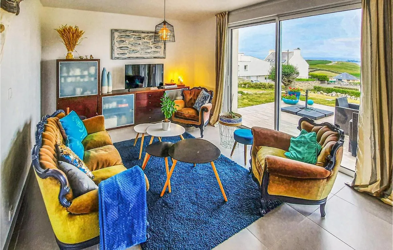Awesome Home In Plouarzel With House Sea View בית נופש